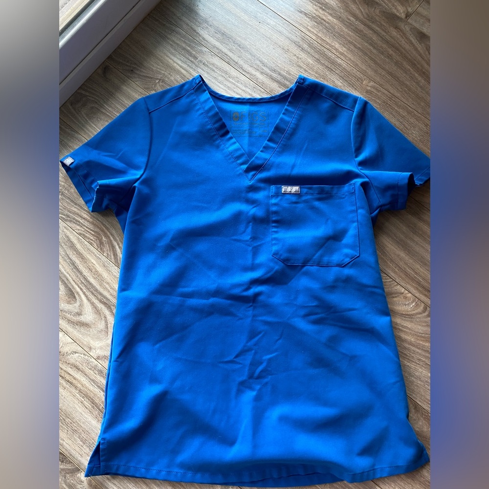 Figs scrub top